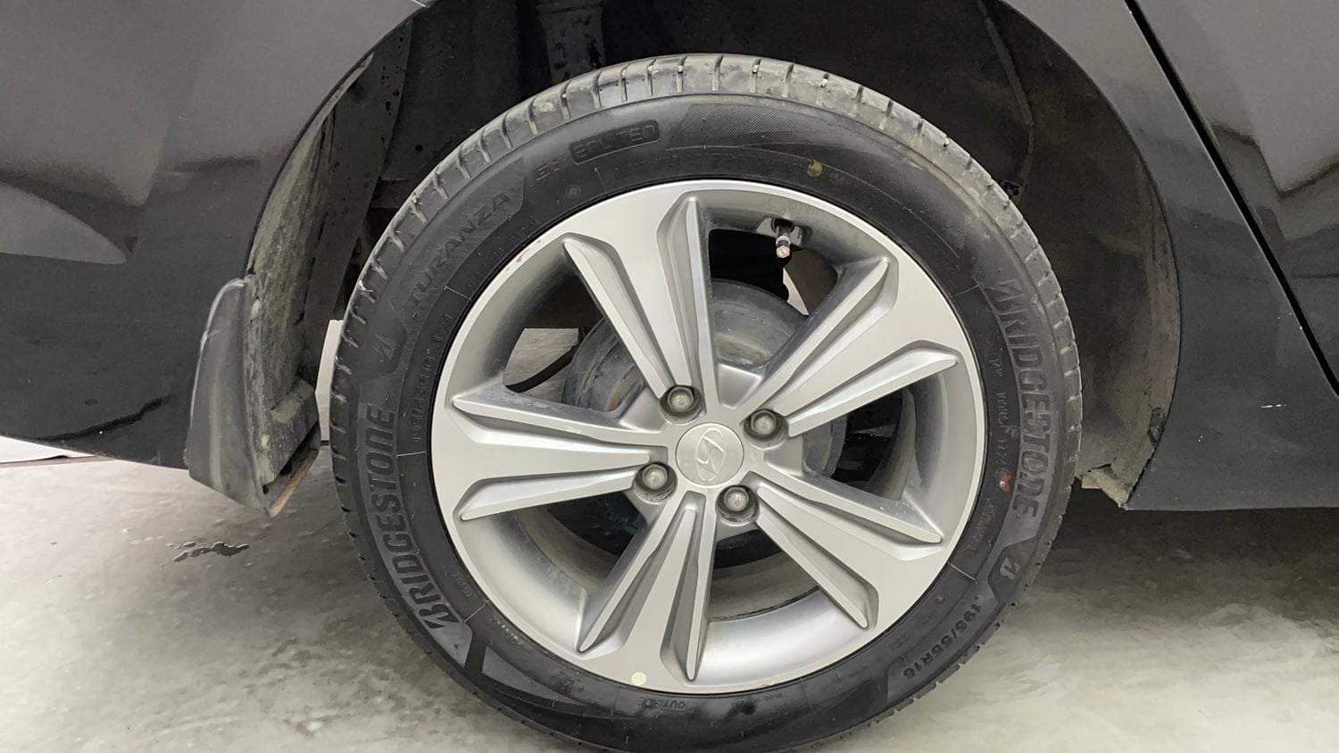 Used 2019 Hyundai Verna SX 1.6 VTVT Petrol Manual tyres RIGHT REAR TYRE RIM VIEW