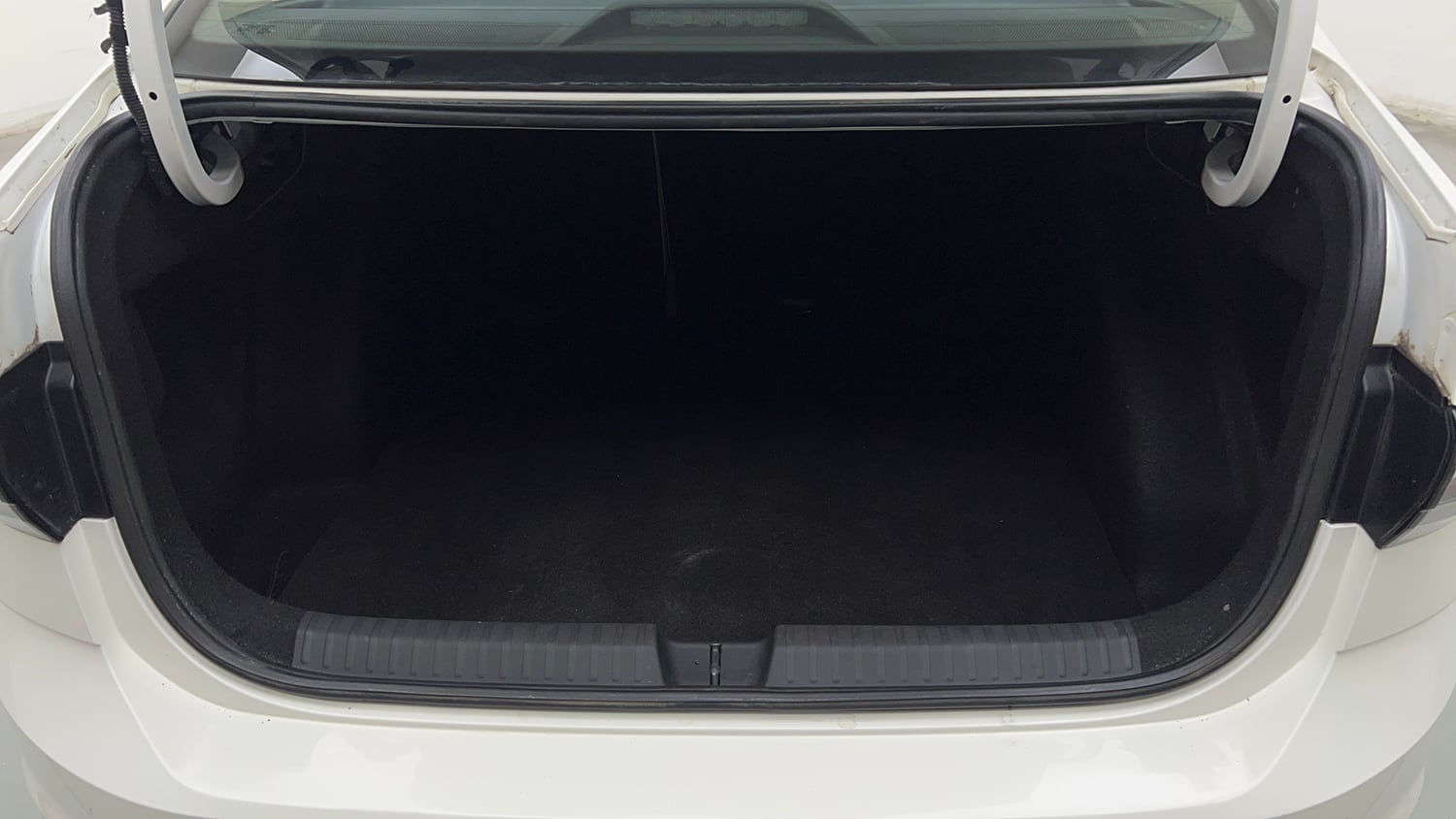 Used 2022 Volkswagen Virtus Highline 1.0 TSI AT Petrol Automatic interior DICKY INSIDE VIEW