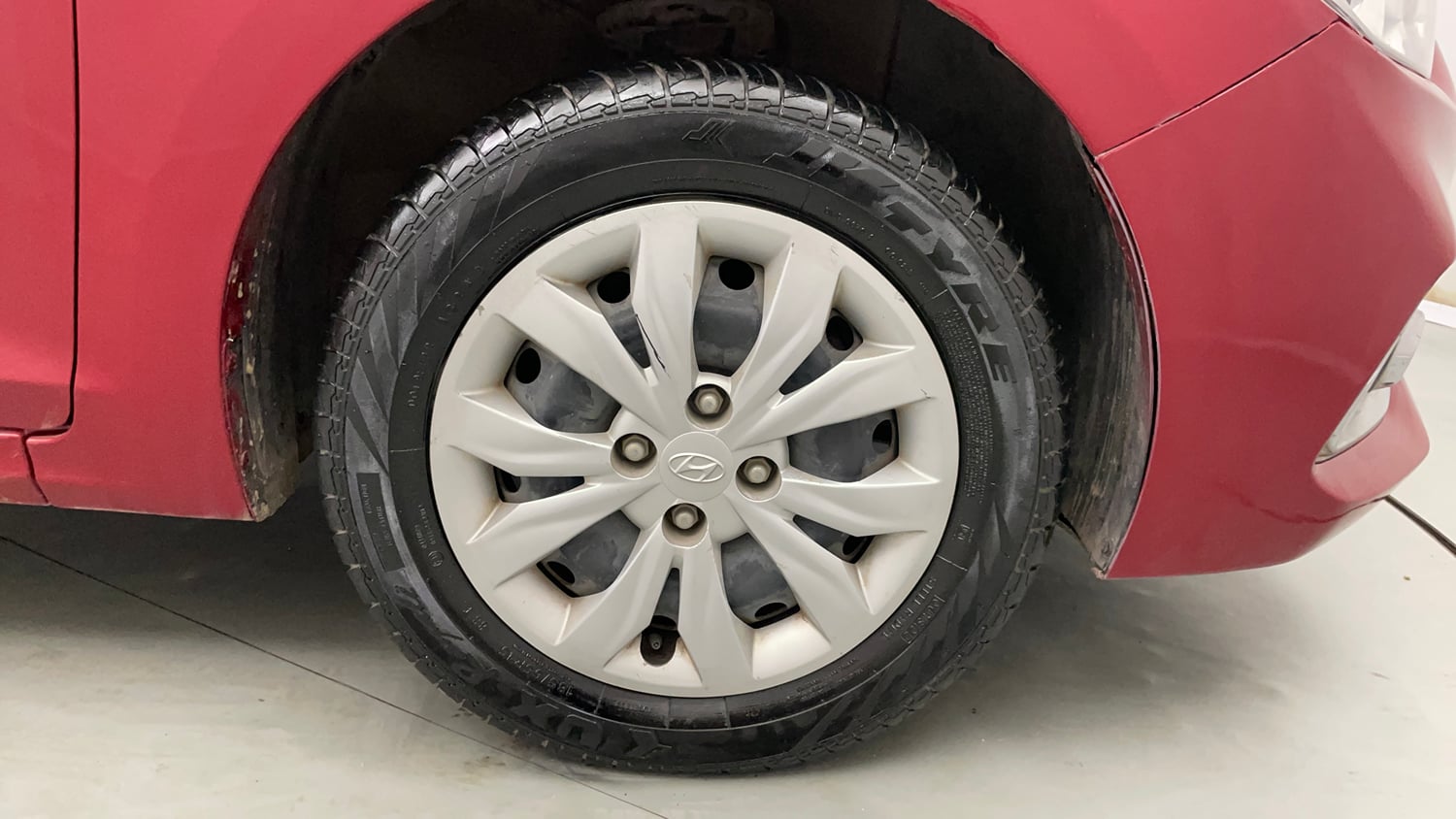 Used 2018 Hyundai Verna EX 1.4 VTVT Petrol Manual tyres RIGHT FRONT TYRE RIM VIEW