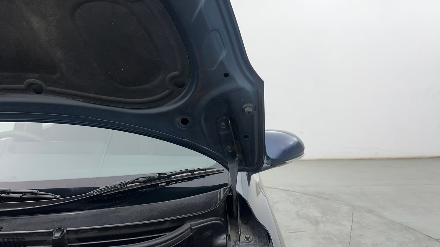 Used 2022 Hyundai Grand i10 Nios Sportz AMT 1.2 CRDi Diesel Automatic engine ENGINE LEFT SIDE HINGE & APRON VIEW