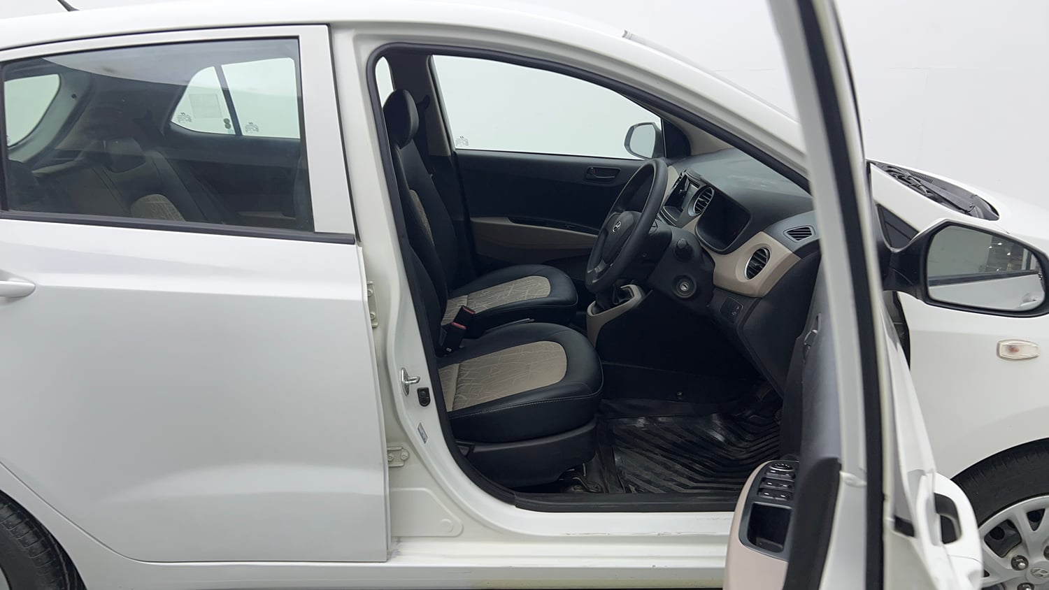 Used 2018 Hyundai Grand i10 Magna 1.2 Kappa VTVT Petrol Manual interior RIGHT SIDE FRONT DOOR CABIN VIEW