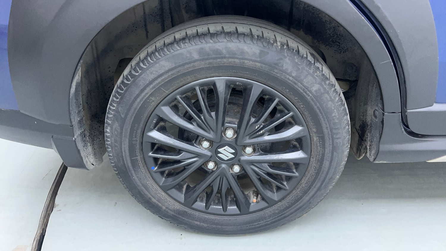 Used 2021 Maruti Suzuki XL6 Alpha AT Petrol Petrol Automatic tyres RIGHT REAR TYRE RIM VIEW