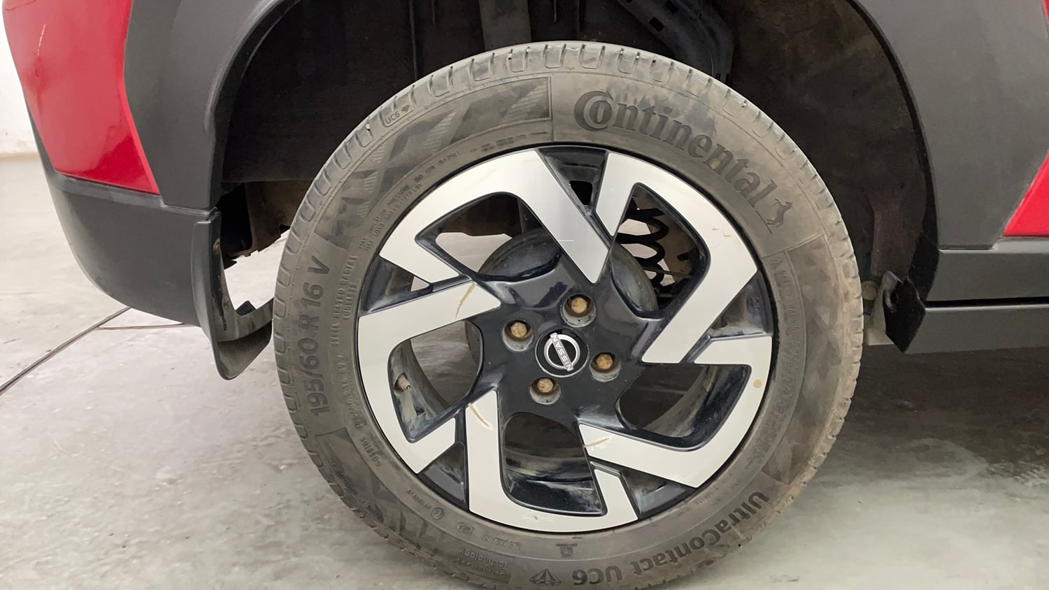 Used 2022 Nissan Magnite XV Turbo Petrol Manual tyres RIGHT REAR TYRE RIM VIEW