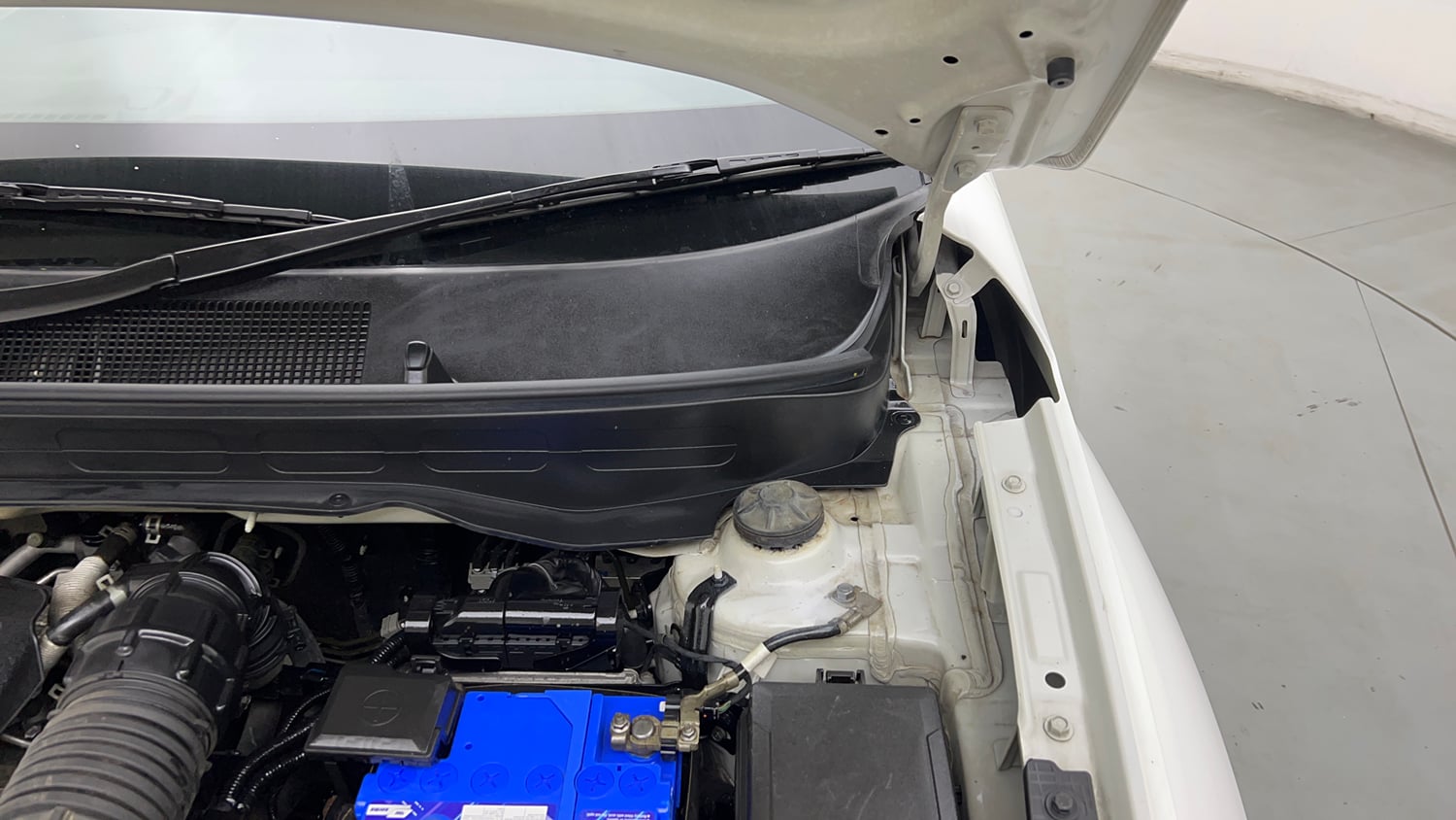 Used 2021 Hyundai Venue SX Plus 1.0 Turbo DCT Petrol Automatic engine ENGINE LEFT SIDE HINGE & APRON VIEW
