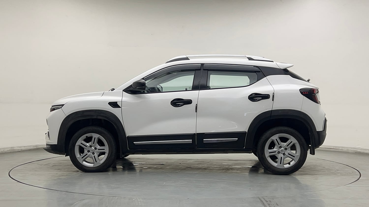 Used 2022 Renault Kiger RXT MT Petrol Manual exterior LEFT SIDE VIEW