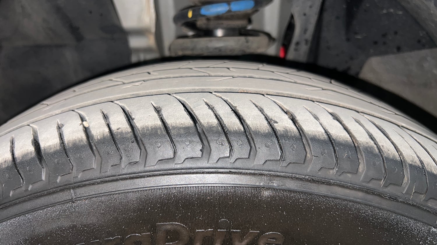Used 2026 Renault Kiger Emotion MT Petrol Manual tyres LEFT FRONT TYRE TREAD VIEW
