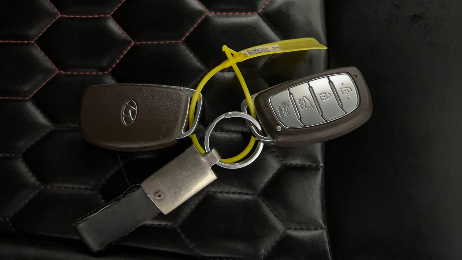 Used 2023 Hyundai i20 Asta (O) 1.2 IVT Petrol Automatic extra CAR KEY VIEW