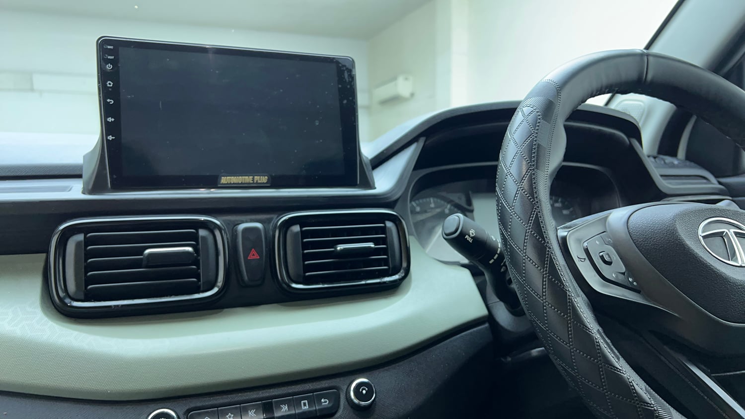 Used 2022 Tata Punch Adventure MT Petrol Manual top_features Integrated (in-dash) music system