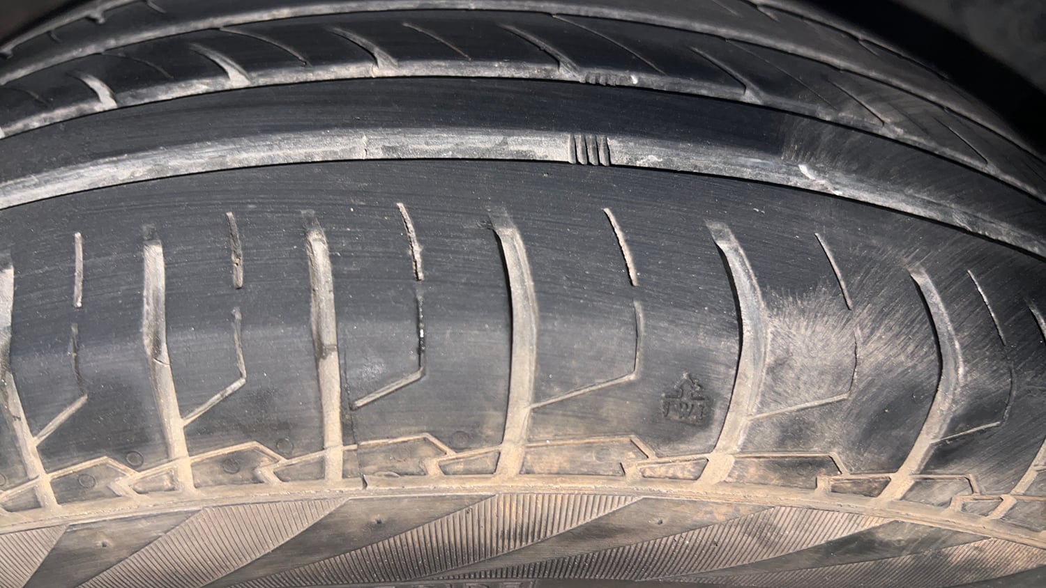 Used 2016 Honda City SV CVT Petrol Automatic tyres RIGHT FRONT TYRE TREAD VIEW
