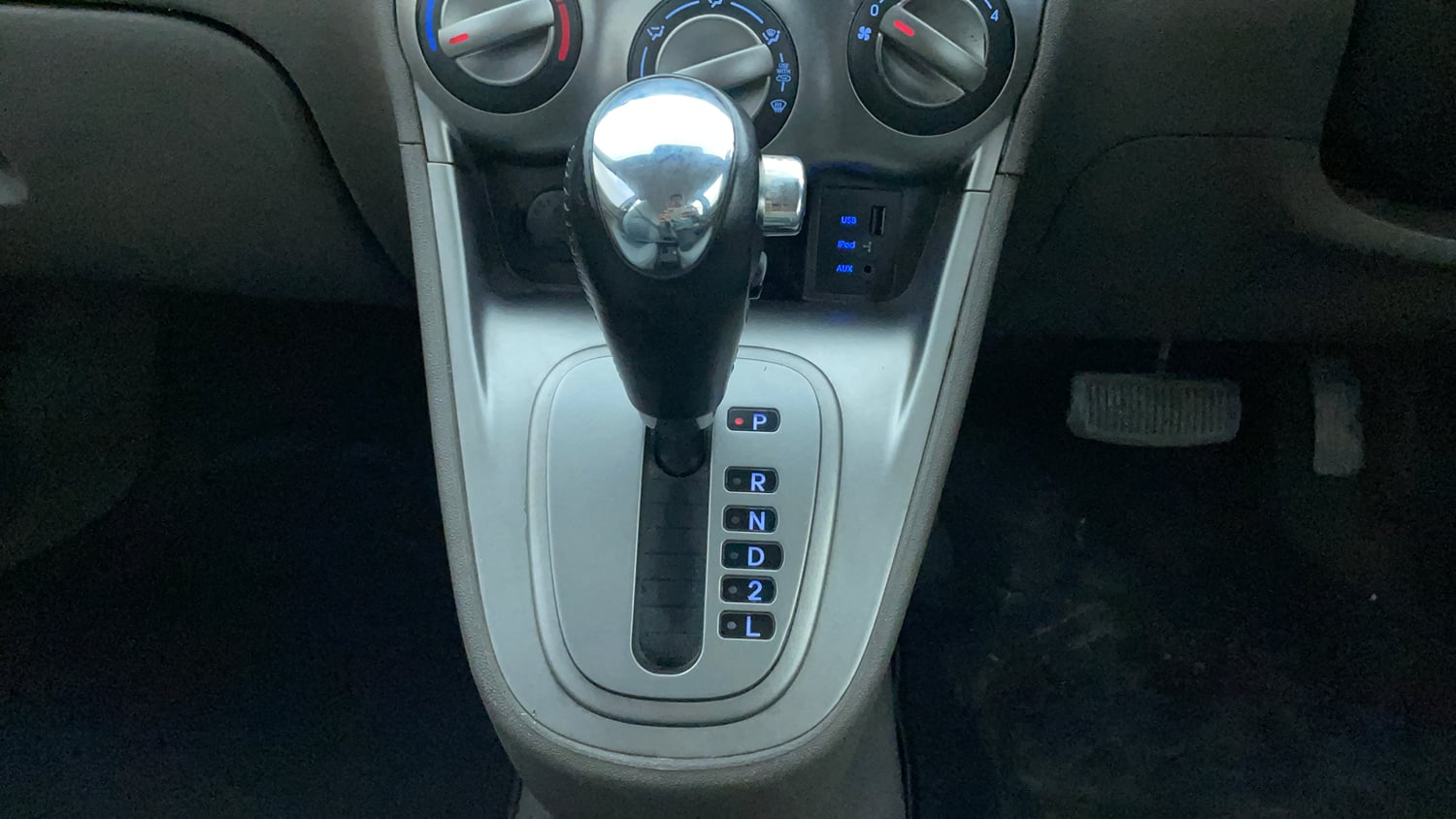 Used 2013 Hyundai i10 Sportz 1.2 AT Kappa2 Petrol Automatic interior GEAR  KNOB VIEW
