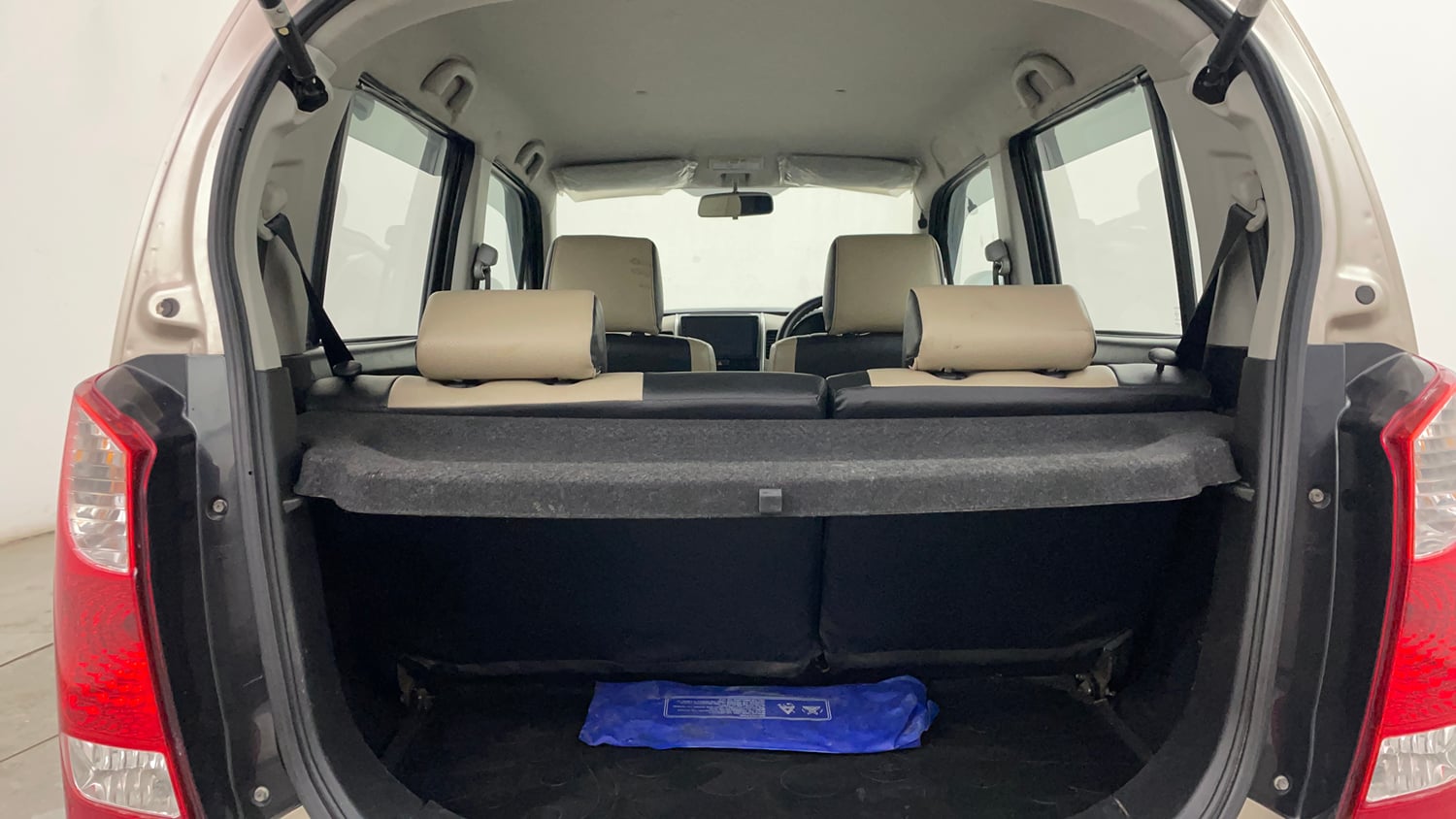 Used 2016 Maruti Suzuki Wagon R VXI Petrol Manual interior DICKY INSIDE VIEW