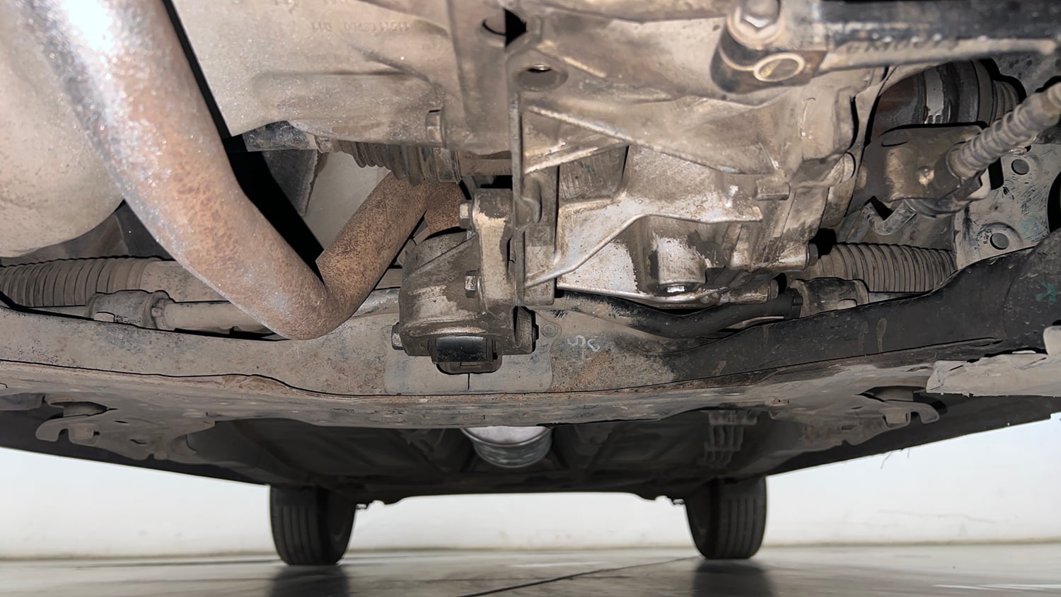 Used 2017 Maruti Suzuki Baleno Alpha 1.2 Petrol Manual extra FRONT LEFT UNDERBODY VIEW