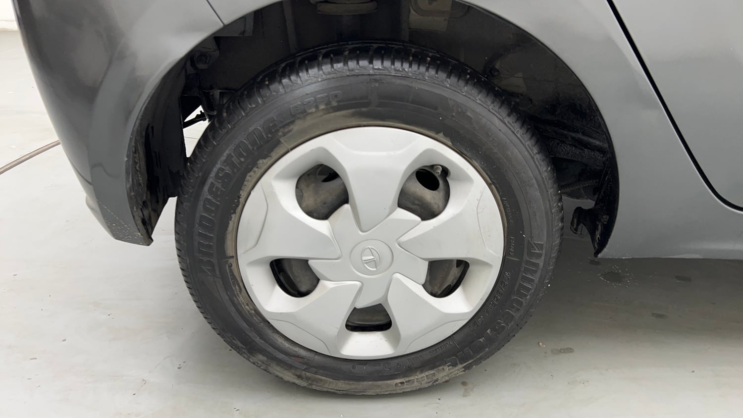 Used 2020 Tata Tiago XT Petrol Manual tyres RIGHT REAR TYRE RIM VIEW