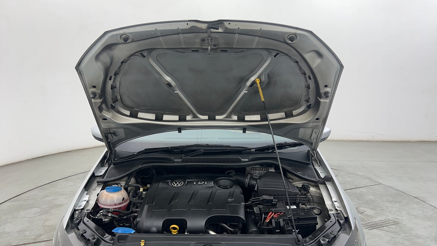 Used 2017 Volkswagen Ameo Highline Plus 1.5L AT (D)16 Alloy Diesel Automatic engine ENGINE & BONNET OPEN FRONT VIEW