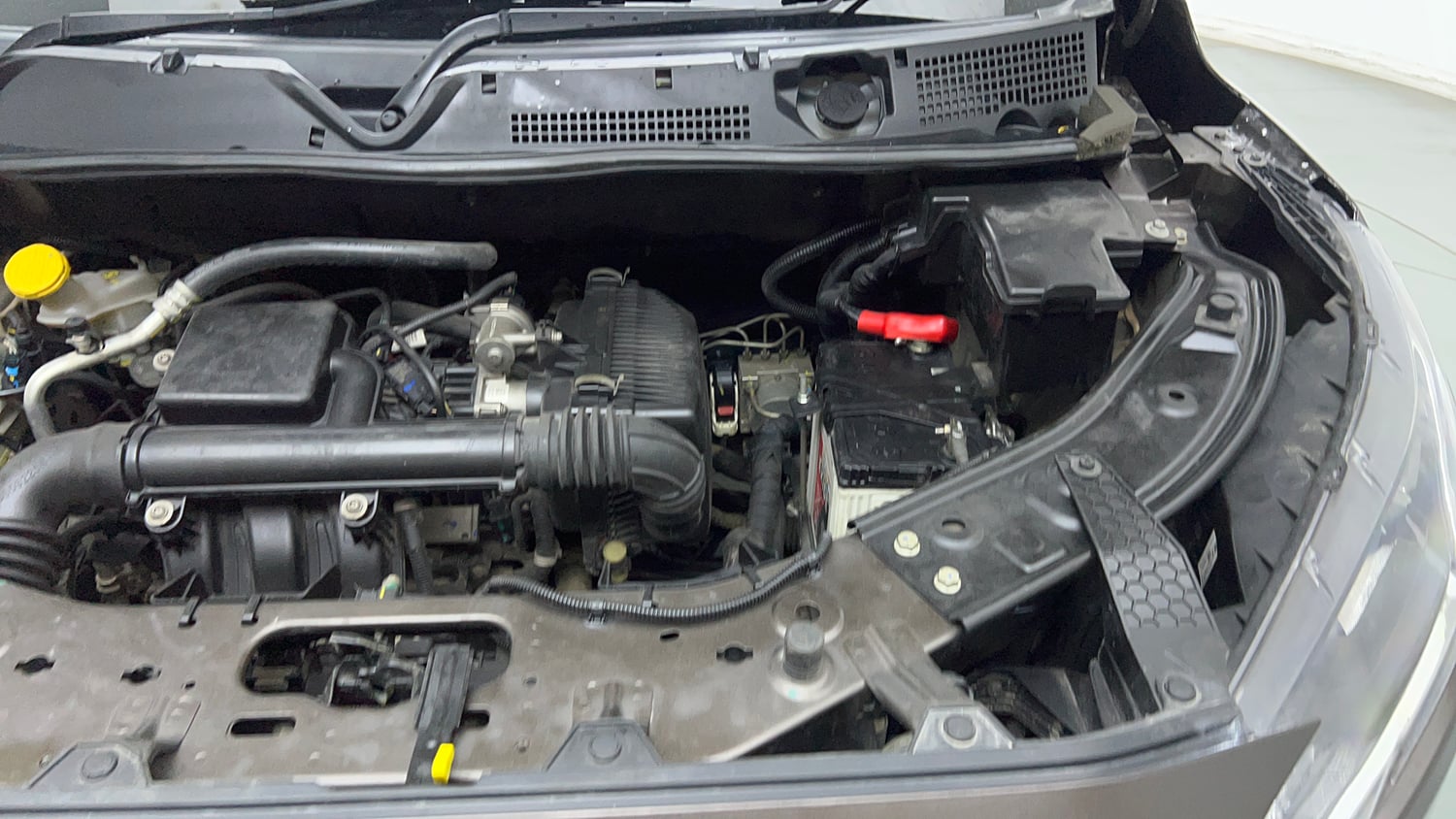 Used 2023 Nissan Magnite XE Petrol Manual engine ENGINE LEFT SIDE VIEW