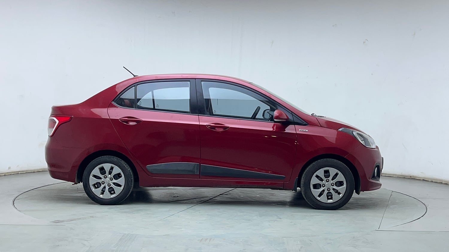 Used 2015 Hyundai Xcent S 1.1 CRDi Diesel Manual exterior RIGHT SIDE VIEW