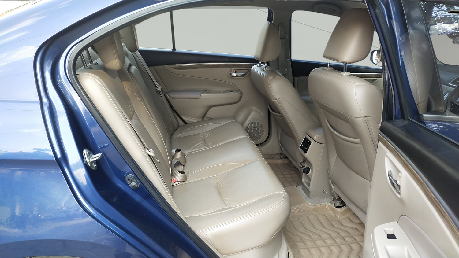 Used 2021 Maruti Suzuki Ciaz Alpha 1.5 Petrol Manual interior RIGHT SIDE REAR DOOR CABIN VIEW