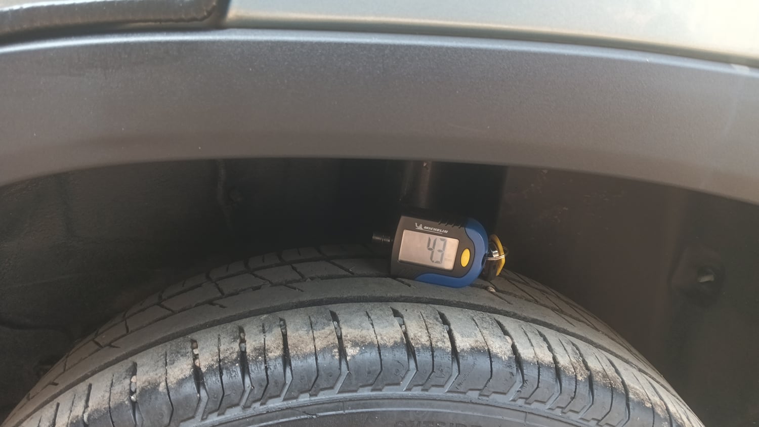 Used 2022 Tata Punch Accomplished MT Petrol Manual tyres LEFT REAR TYRE TREAD VIEW
