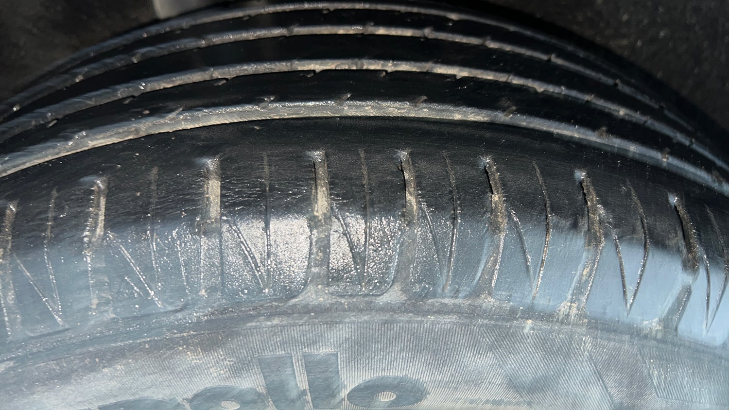 Used 2021 Maruti Suzuki Vitara Brezza ZXi AT SHVS Petrol Automatic tyres RIGHT REAR TYRE TREAD VIEW