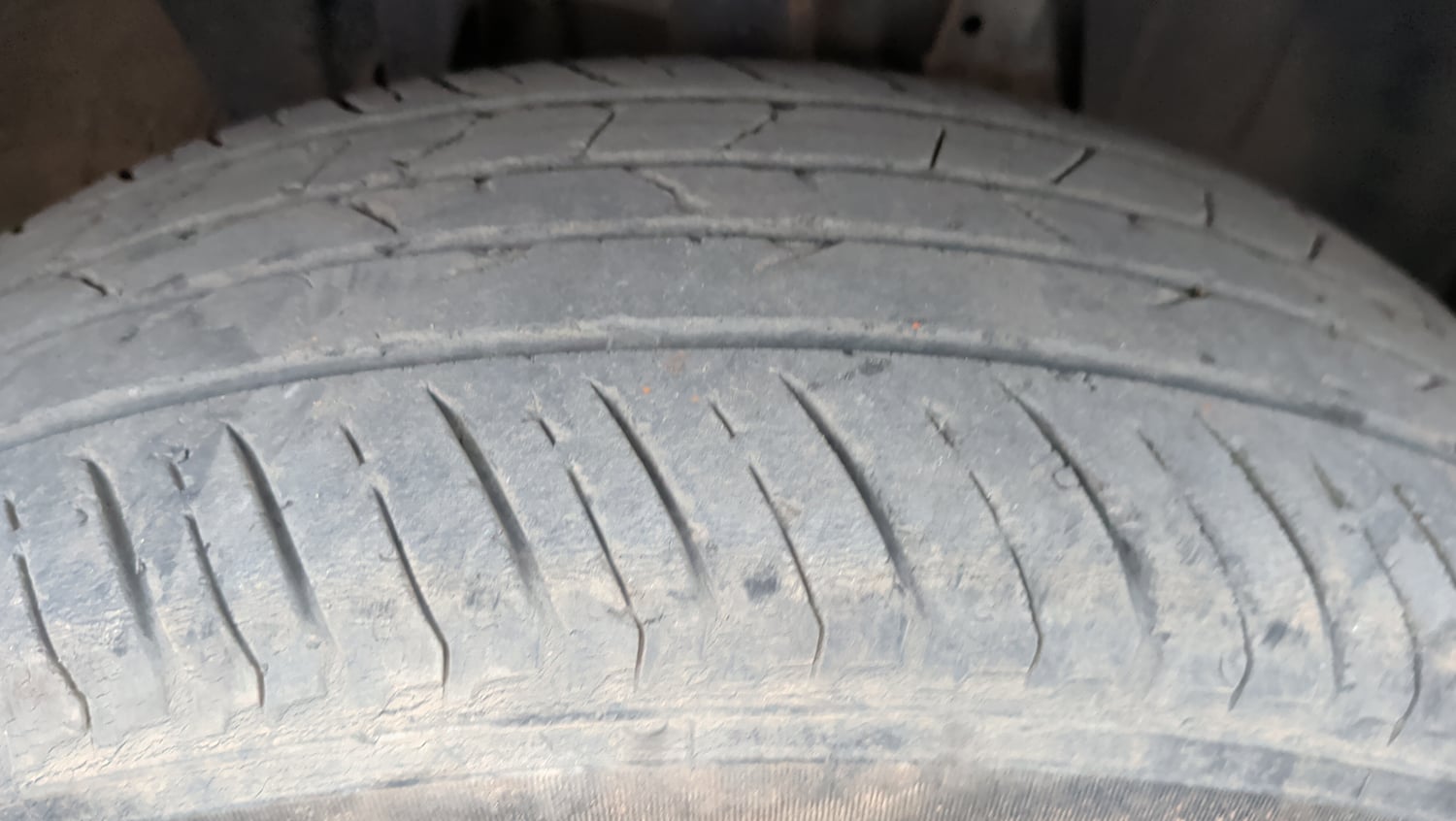 Used 2023 Nissan Magnite XL Petrol Manual tyres RIGHT FRONT TYRE TREAD VIEW