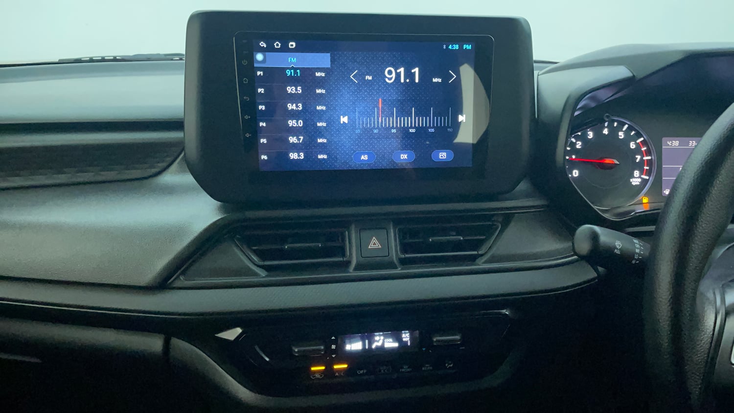 Used 2026 Maruti Suzuki Swift VXi (O) AMT Petrol Automatic interior MUSIC SYSTEM & AC CONTROL VIEW