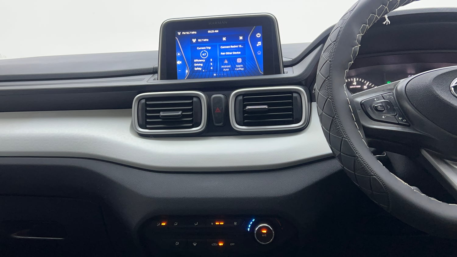 Used 2023 Tata Punch Accomplished Dazzle Pack AMT Petrol Automatic interior MUSIC SYSTEM & AC CONTROL VIEW