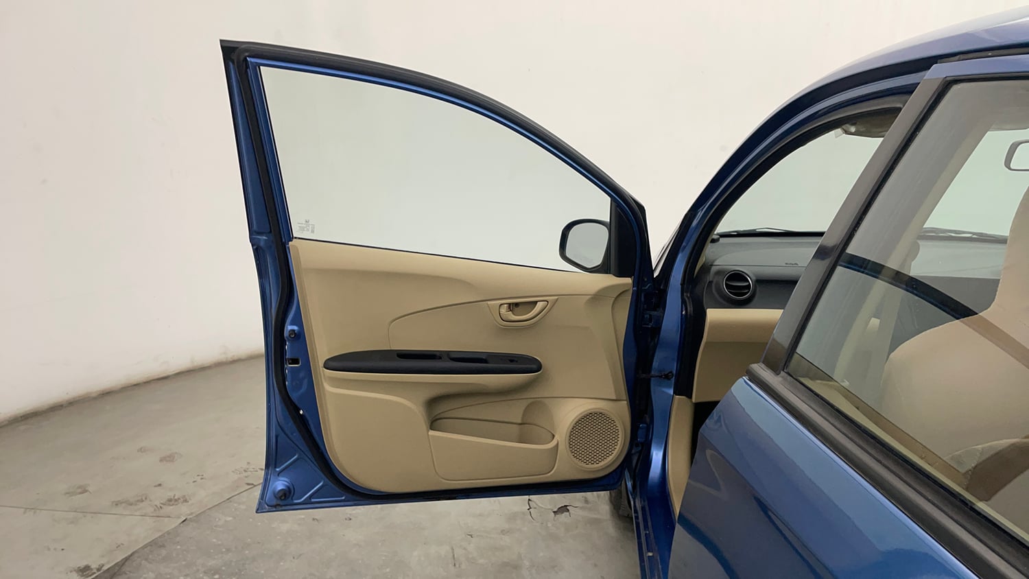 Used 2014 Honda Amaze 1.2 VX i-VTEC Petrol Manual interior LEFT FRONT DOOR OPEN VIEW