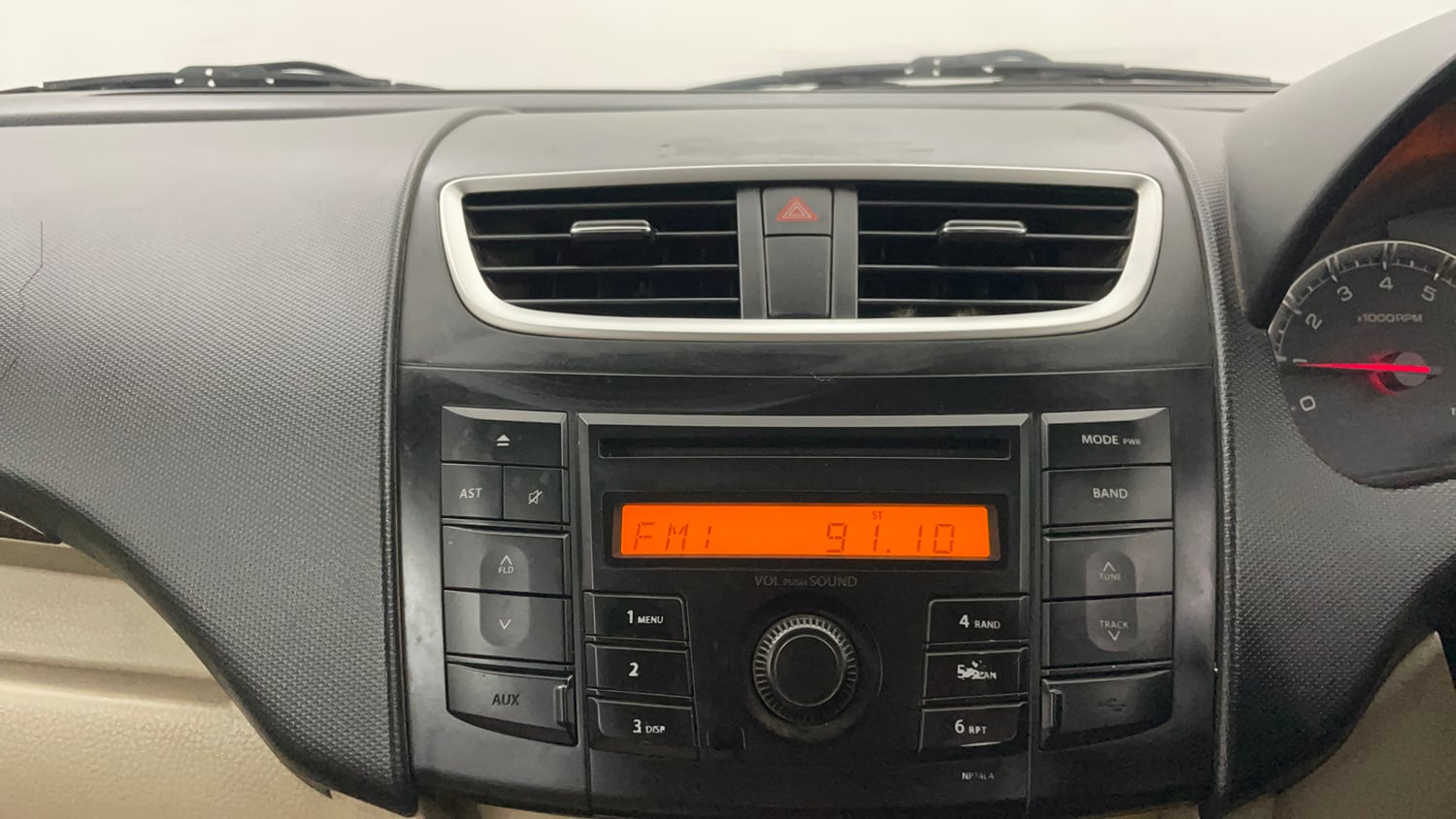 Used 2013 Maruti Suzuki Swift Dzire VXI Petrol Manual top_features Integrated (in-dash) music system