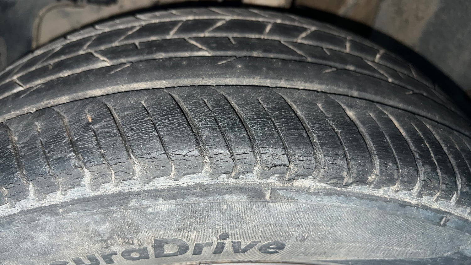 Used 2018 Tata Nexon XM Diesel Diesel Manual tyres LEFT FRONT TYRE TREAD VIEW