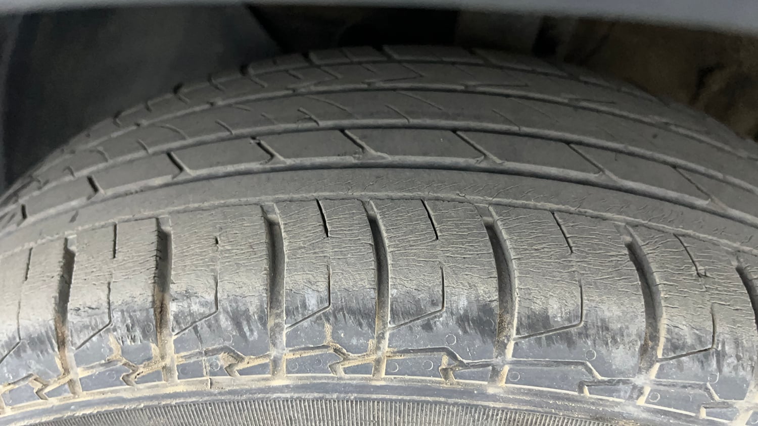 Used 2023 Kia Carens Prestige 1.5 Petrol 7 STR Petrol Manual tyres LEFT FRONT TYRE TREAD VIEW