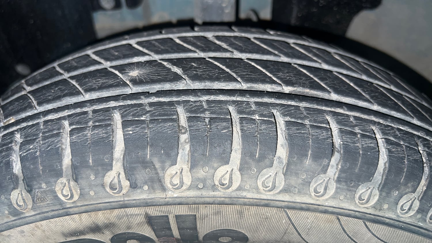 Used 2021 Renault Kwid Neotech RXL Petrol Manual tyres LEFT FRONT TYRE TREAD VIEW