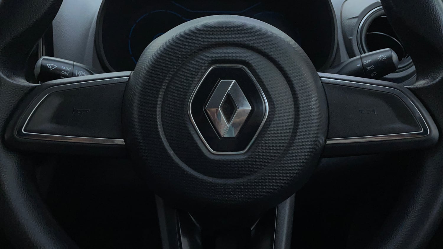 Used 2022 Renault Kwid RXT 1.0 AMT (O) Petrol Automatic top_features Airbags