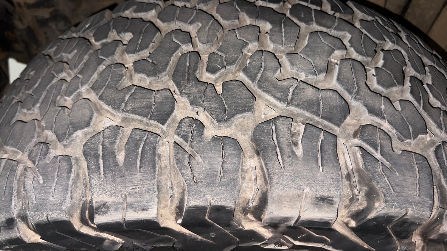 Used 2021 mahindra Thar LX Hard Top Petrol MT 4WD Petrol Manual tyres LEFT FRONT TYRE TREAD VIEW