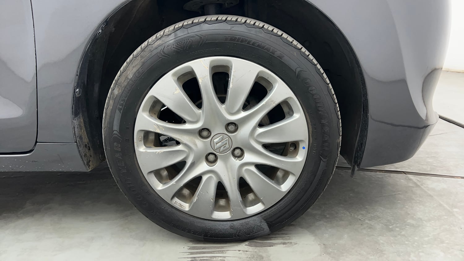 Used 2017 Maruti Suzuki Baleno Alpha 1.2 Petrol Manual tyres RIGHT FRONT TYRE RIM VIEW