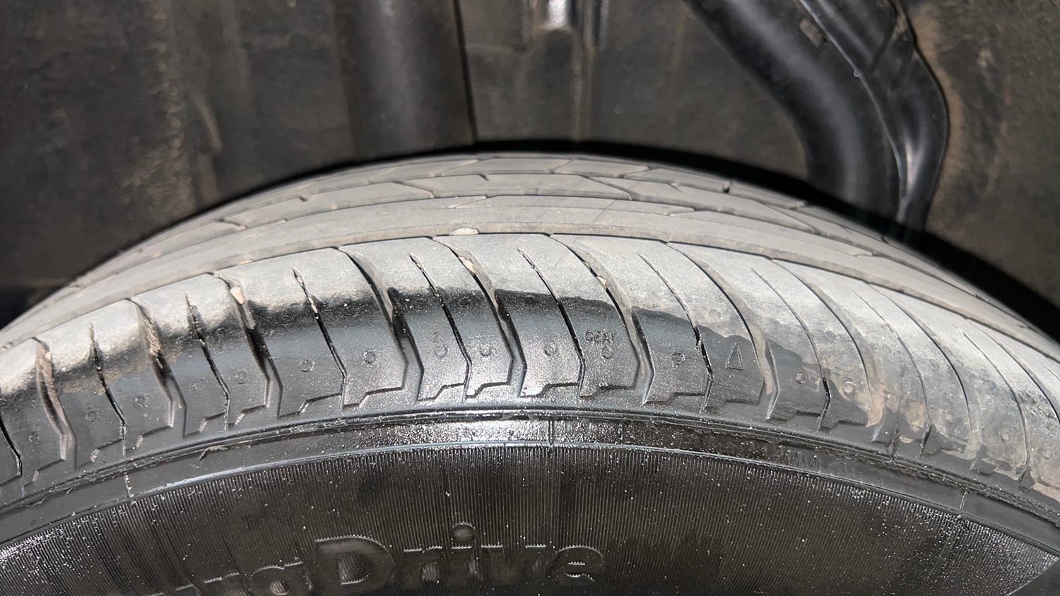 Used 2026 Renault Kiger Emotion MT Petrol Manual tyres RIGHT REAR TYRE TREAD VIEW