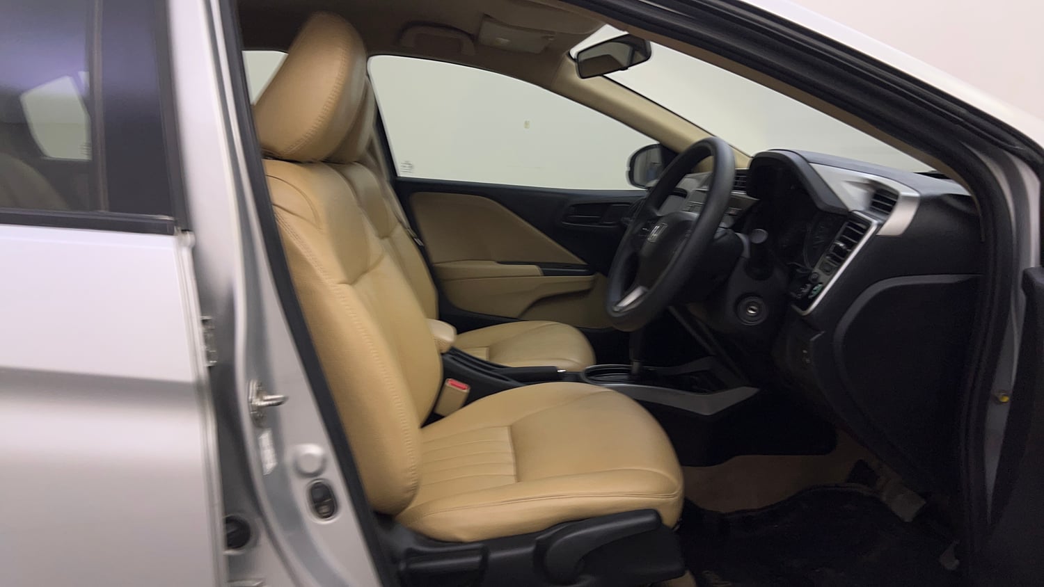 Used 2016 Honda City SV CVT Petrol Automatic interior RIGHT SIDE FRONT DOOR CABIN VIEW