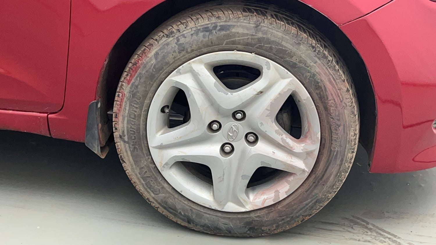 Used 2017 Hyundai Elite i20 Asta 1.2 Petrol Manual tyres RIGHT FRONT TYRE RIM VIEW