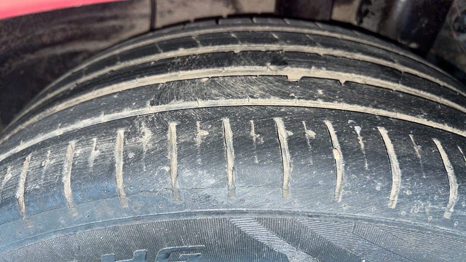 Used 2015 Hyundai Elite i20 Asta 1.2 Petrol Manual tyres LEFT REAR TYRE TREAD VIEW