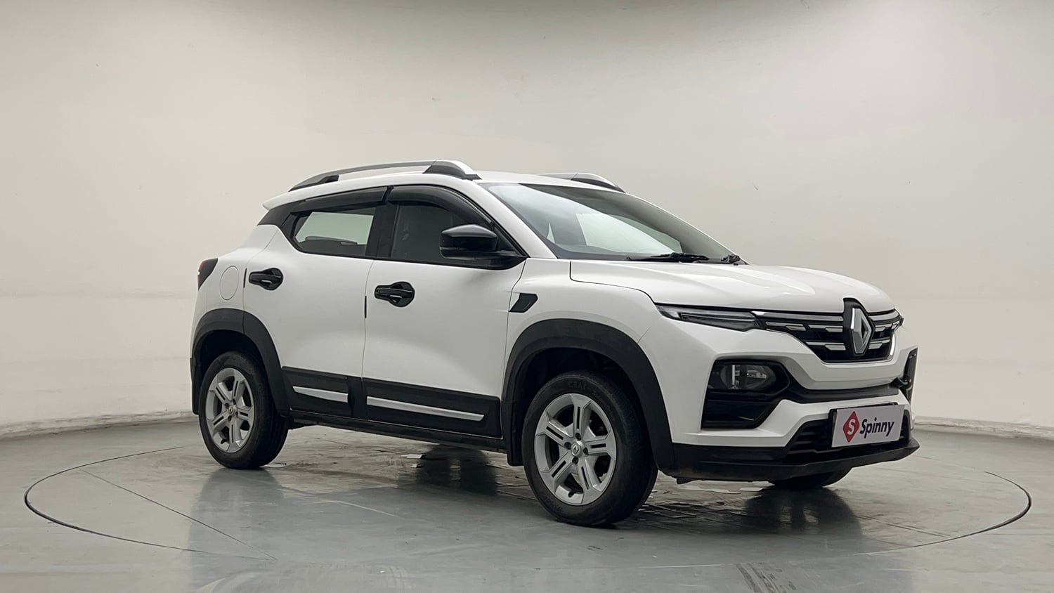 Used 2022 Renault Kiger RXT MT Petrol Manual exterior RIGHT FRONT CORNER VIEW