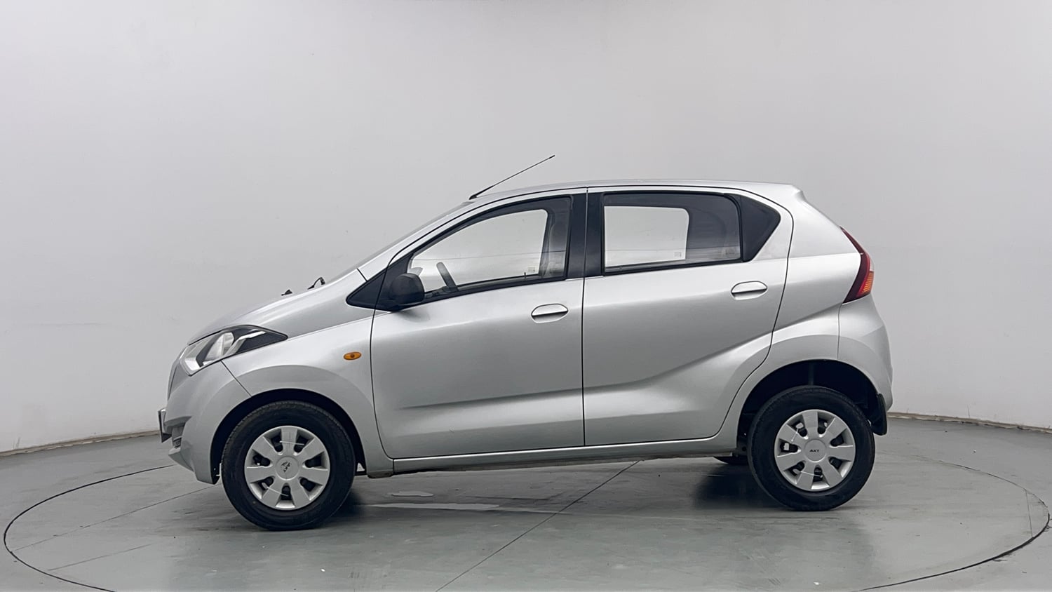 Used 2016 Datsun Redi-GO S Petrol Manual exterior LEFT SIDE VIEW