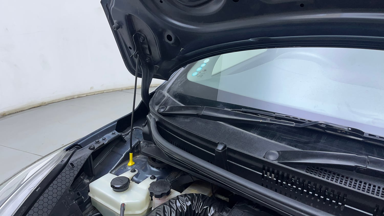 Used 2020 Hyundai Grand i10 Nios Asta AMT 1.2 Kappa VTVT Petrol Automatic engine ENGINE RIGHT SIDE HINGE & APRON VIEW