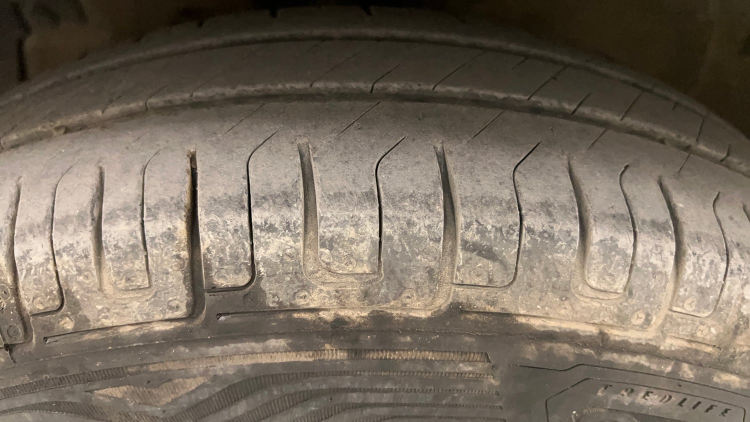 Used 2017 Maruti Suzuki Swift VXi Petrol Manual tyres LEFT FRONT TYRE TREAD VIEW