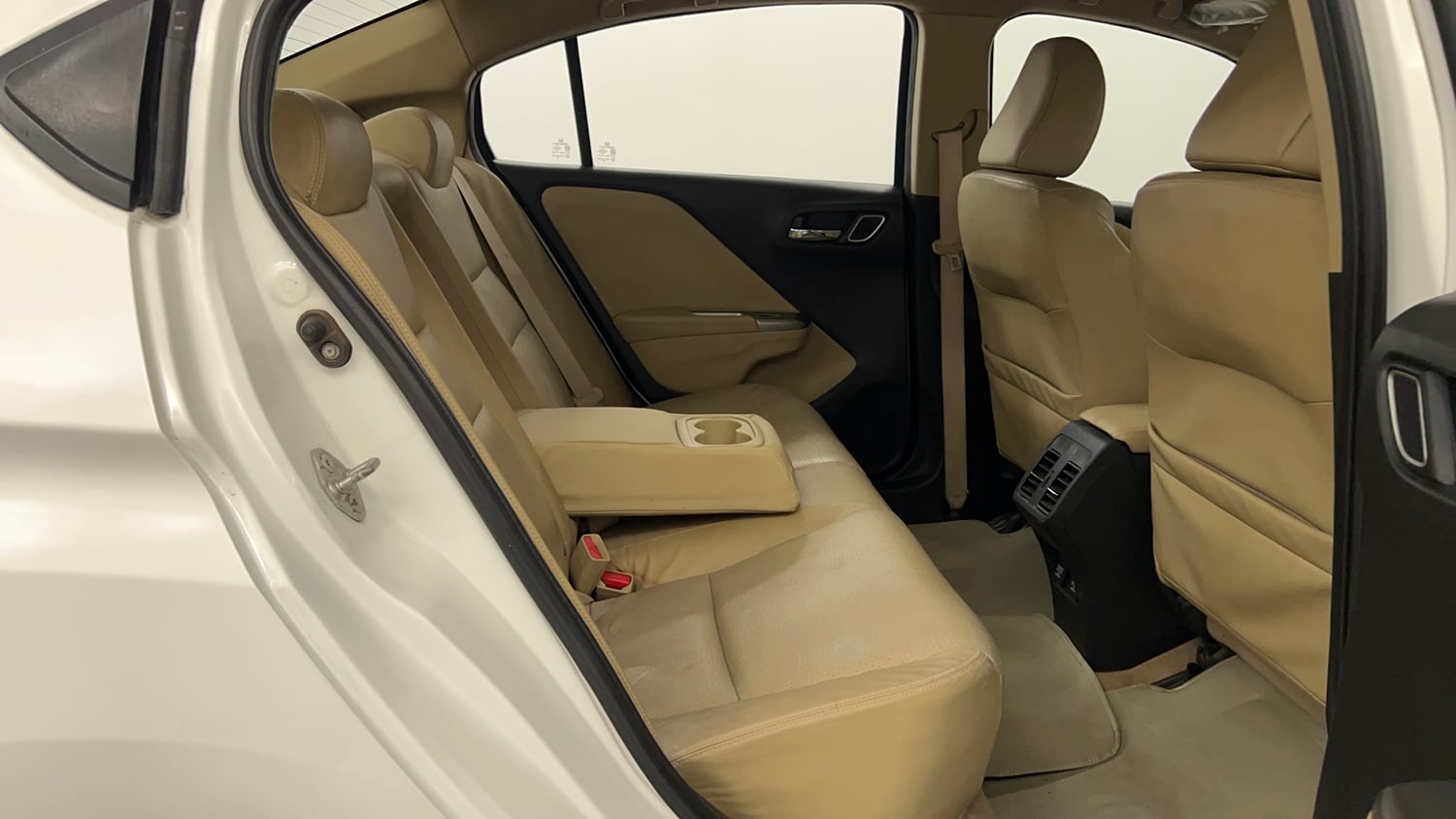 Used 2018 Honda City VX CVT Petrol Petrol Automatic interior RIGHT SIDE REAR DOOR CABIN VIEW