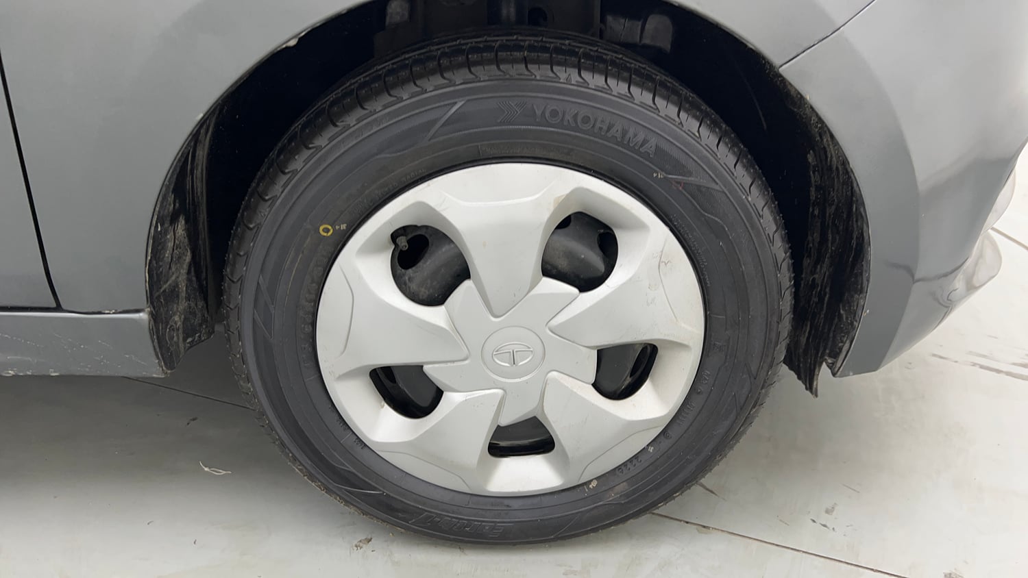 Used 2020 Tata Tiago XT Petrol Manual tyres RIGHT FRONT TYRE RIM VIEW