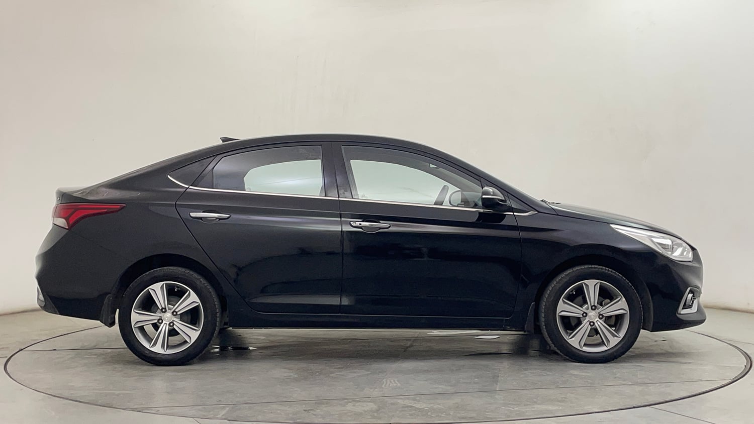 Used 2019 Hyundai Verna SX 1.6 VTVT Petrol Manual exterior RIGHT SIDE VIEW