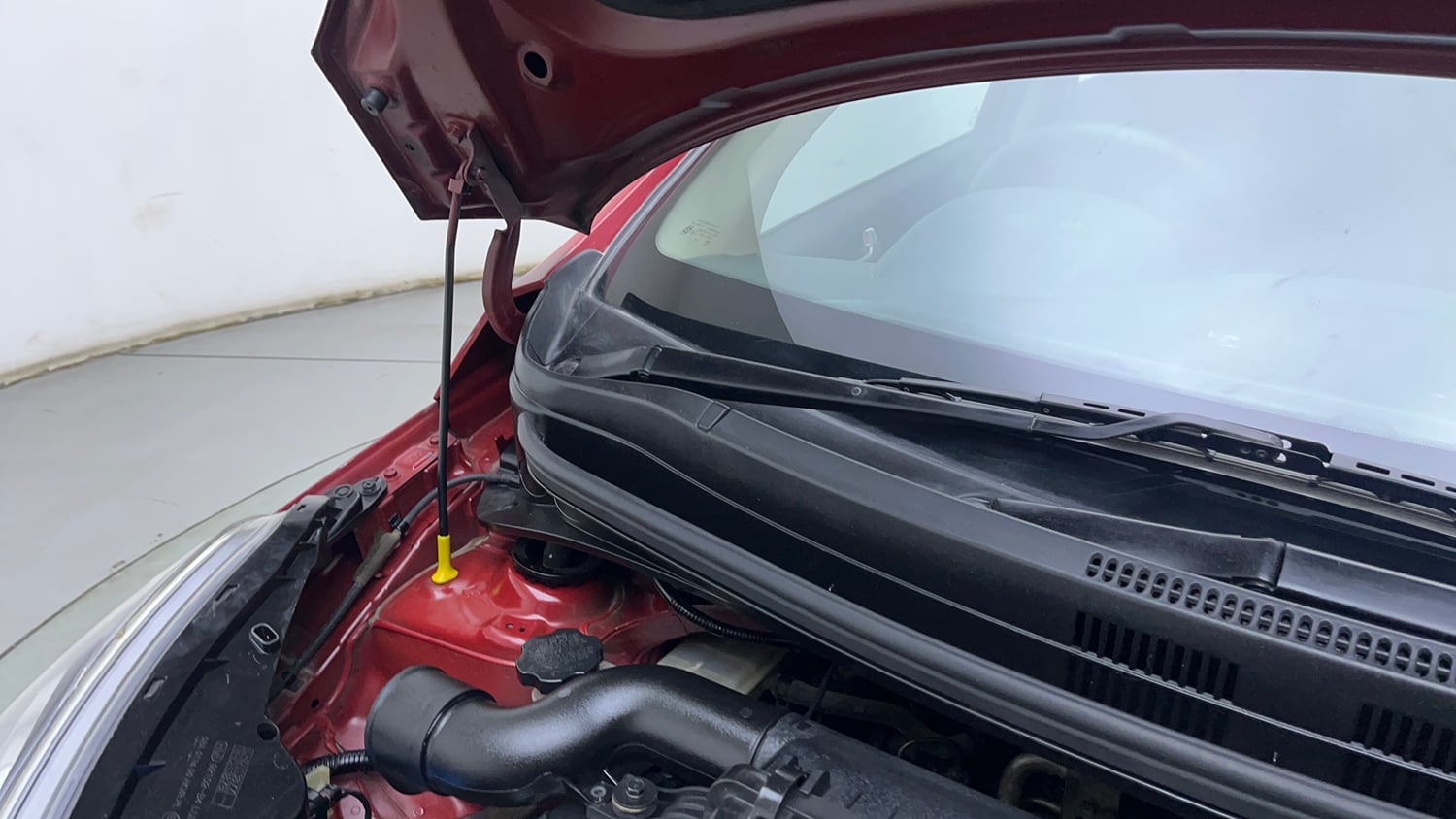Used 2015 Hyundai Xcent S 1.1 CRDi Diesel Manual engine ENGINE RIGHT SIDE HINGE & APRON VIEW