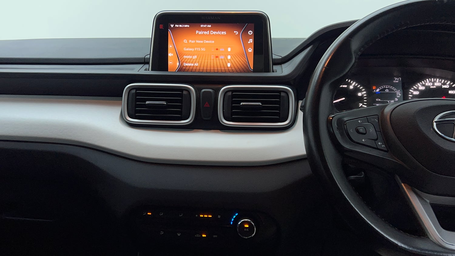 Used 2022 Tata Punch Accomplished MT Petrol Manual interior MUSIC SYSTEM & AC CONTROL VIEW