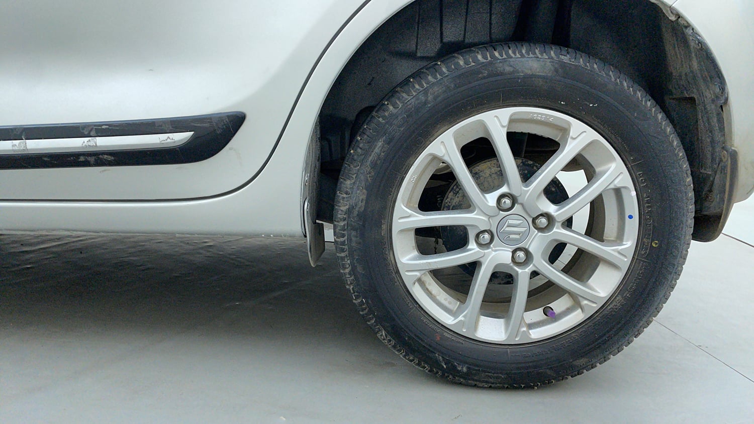 Used 2023 Maruti Suzuki Swift ZXi Petrol Manual tyres LEFT REAR TYRE RIM VIEW