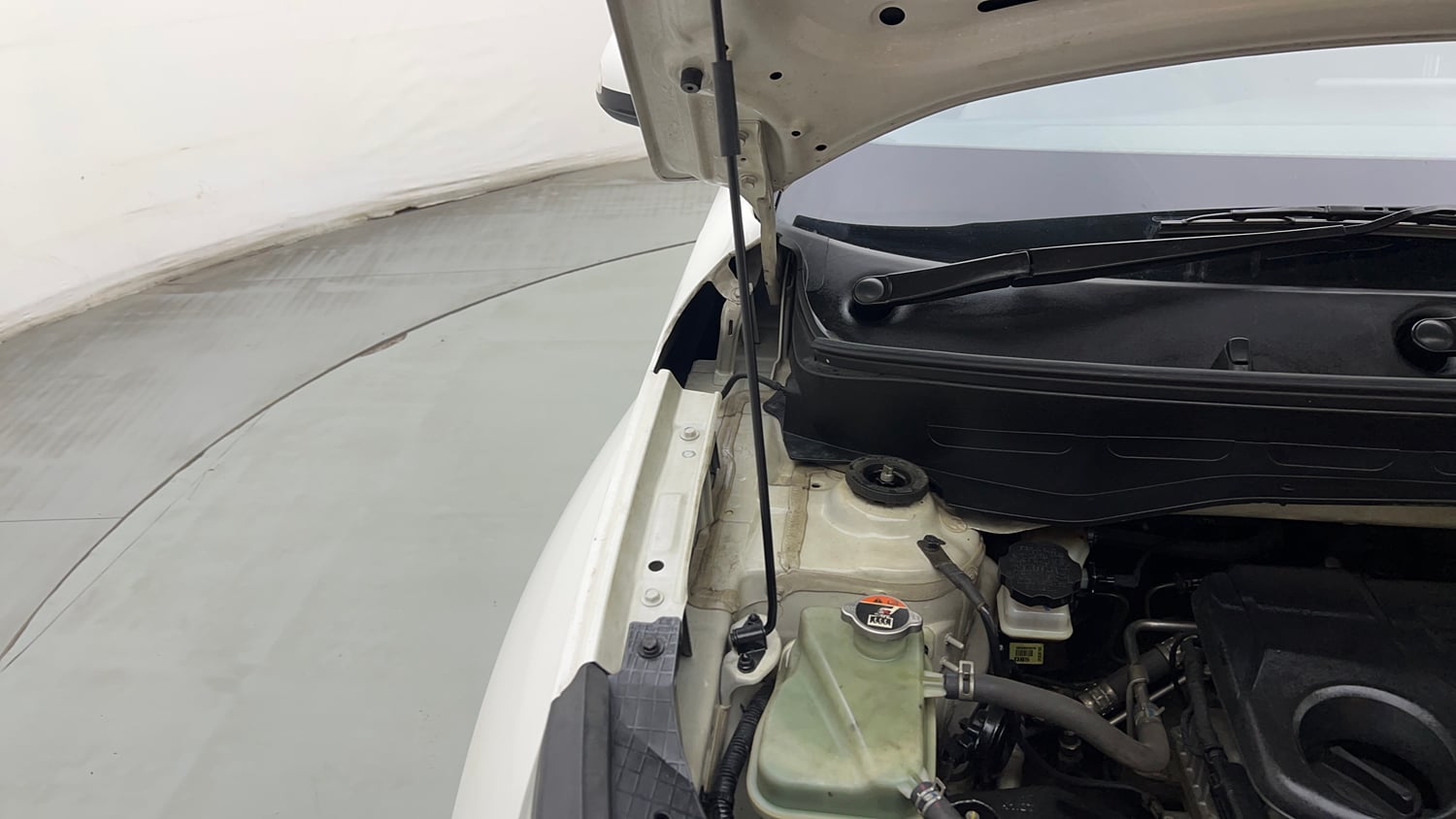 Used 2019 hyundai Venue SX 1.0 (O) Turbo Petrol Petrol Manual engine ENGINE RIGHT SIDE HINGE & APRON VIEW