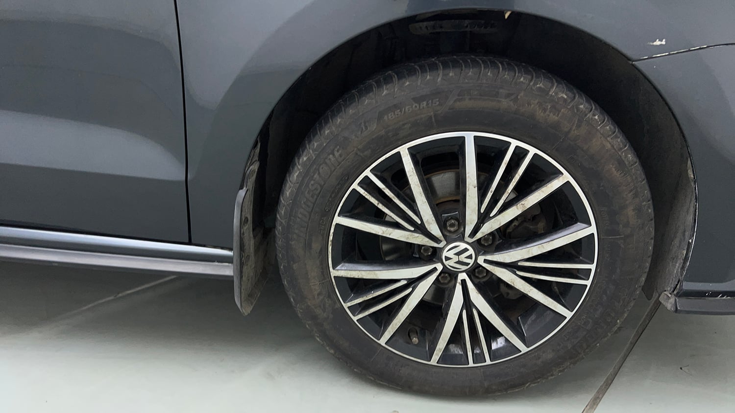 Used 2021 Volkswagen Vento Highline 1.0L TSI Automatic Petrol Automatic tyres RIGHT FRONT TYRE RIM VIEW